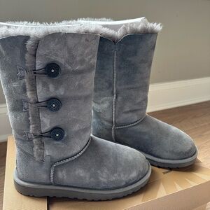 Women’s UGG Bailey Button Triplet Boot Grey